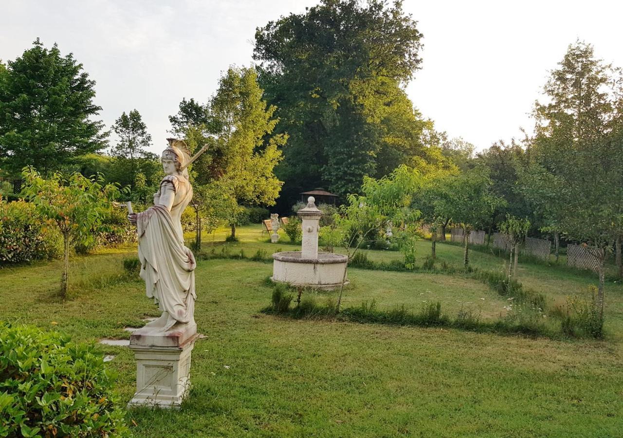 Chateau Des Perichons Poncins Exteriör bild
