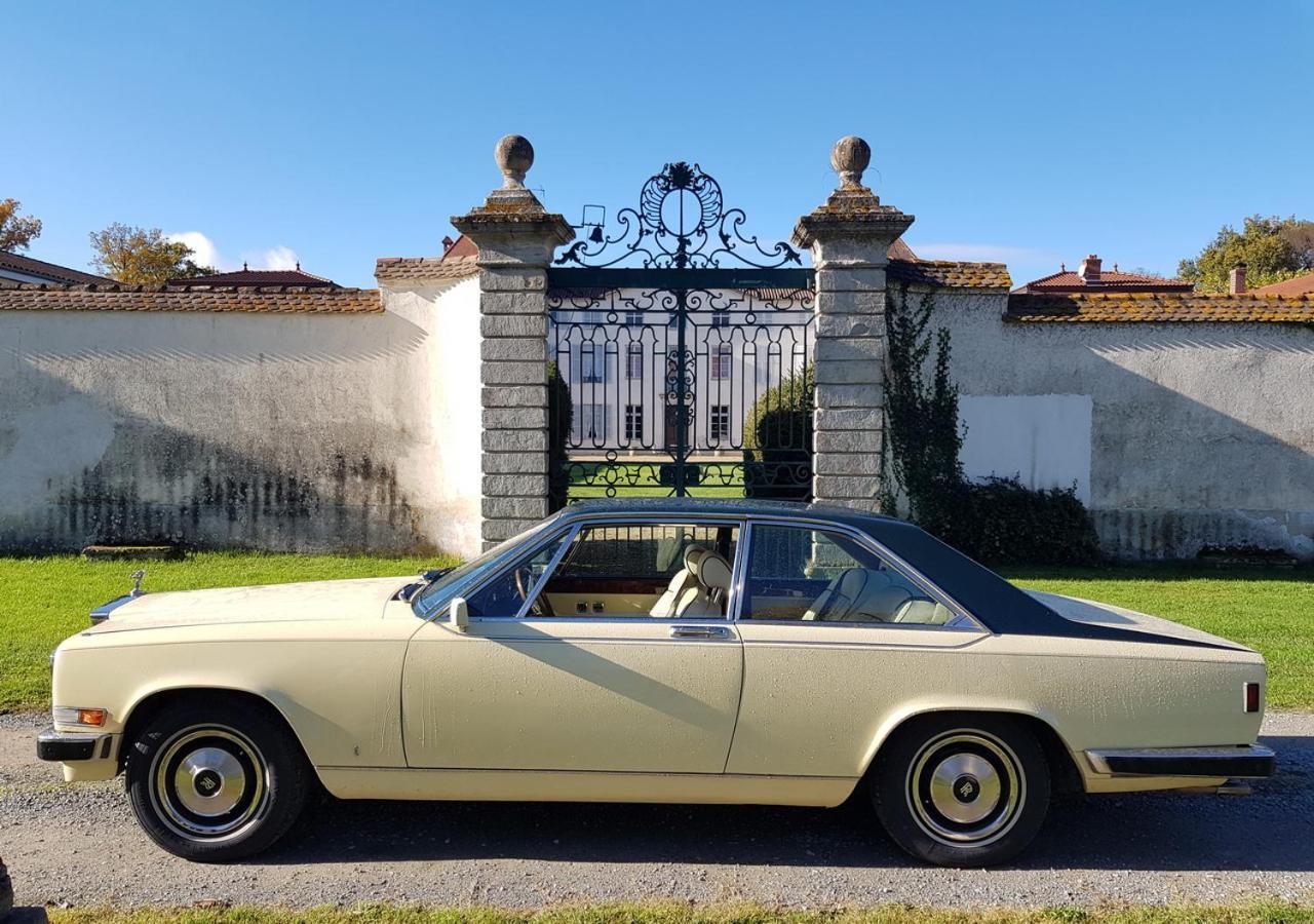 Chateau Des Perichons Poncins Exteriör bild
